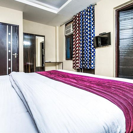 Hotel O Crosswinds Residency Indirapuram Exteriör bild
