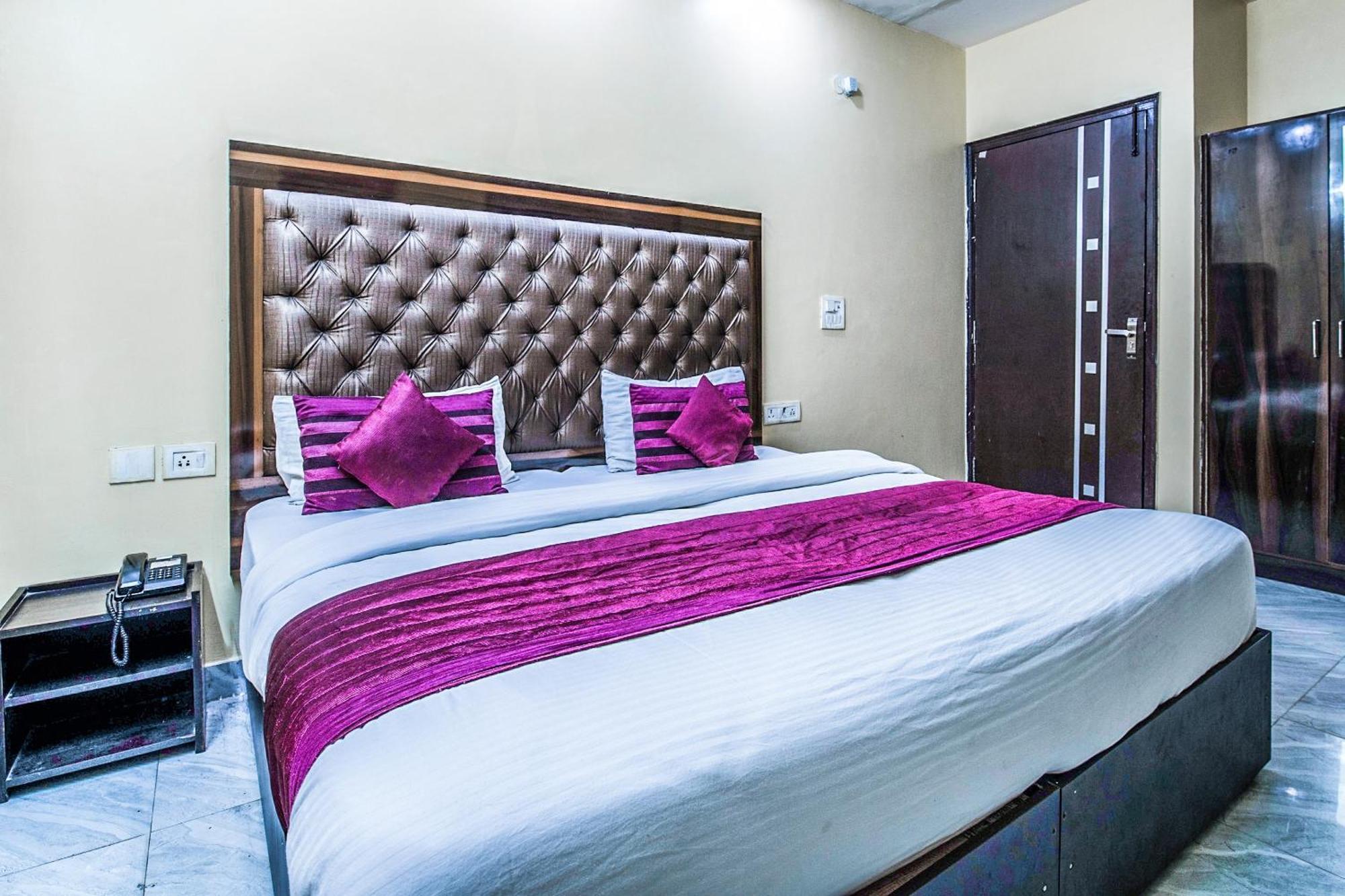 Hotel O Crosswinds Residency Indirapuram Exteriör bild