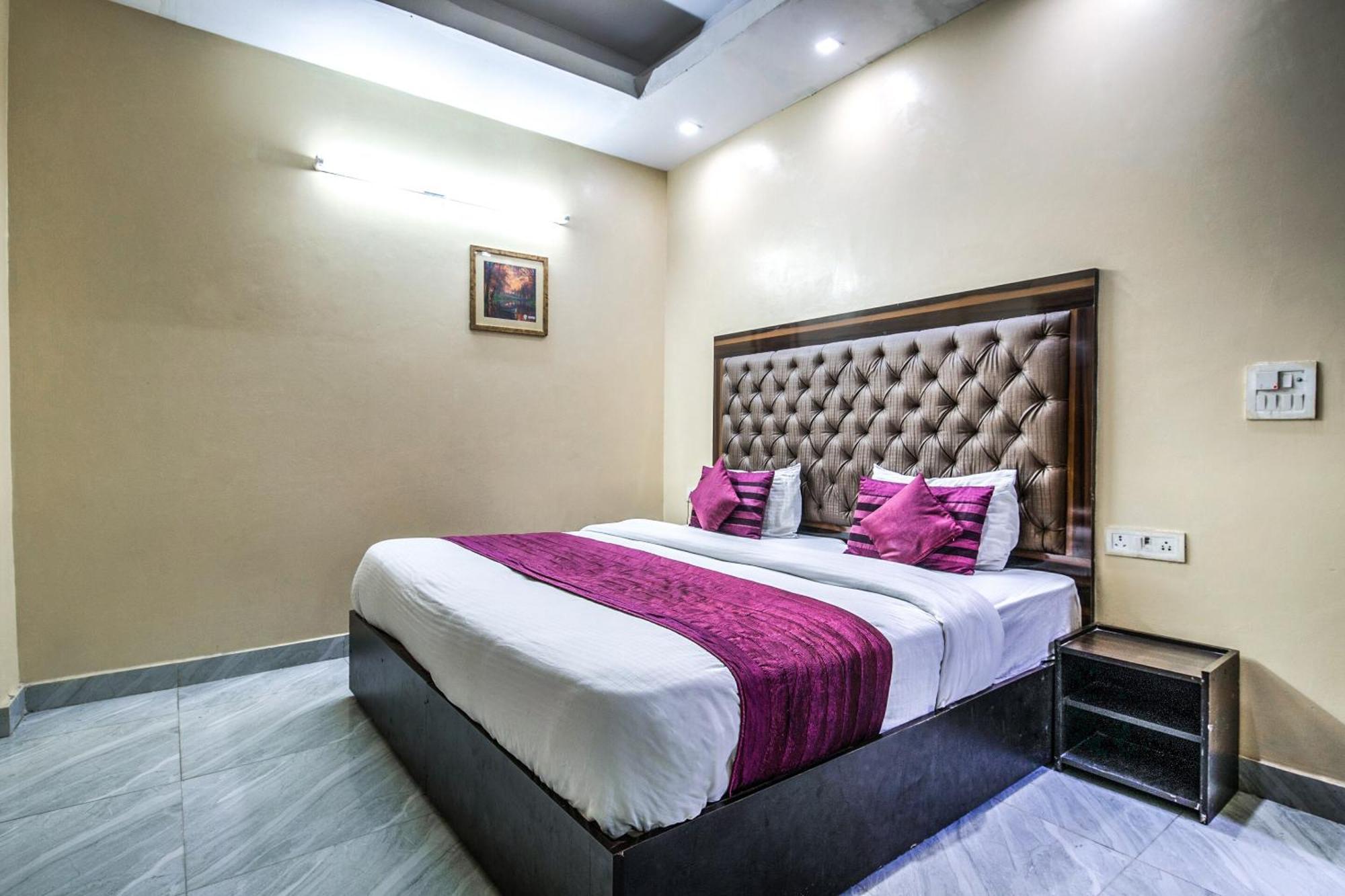 Hotel O Crosswinds Residency Indirapuram Exteriör bild