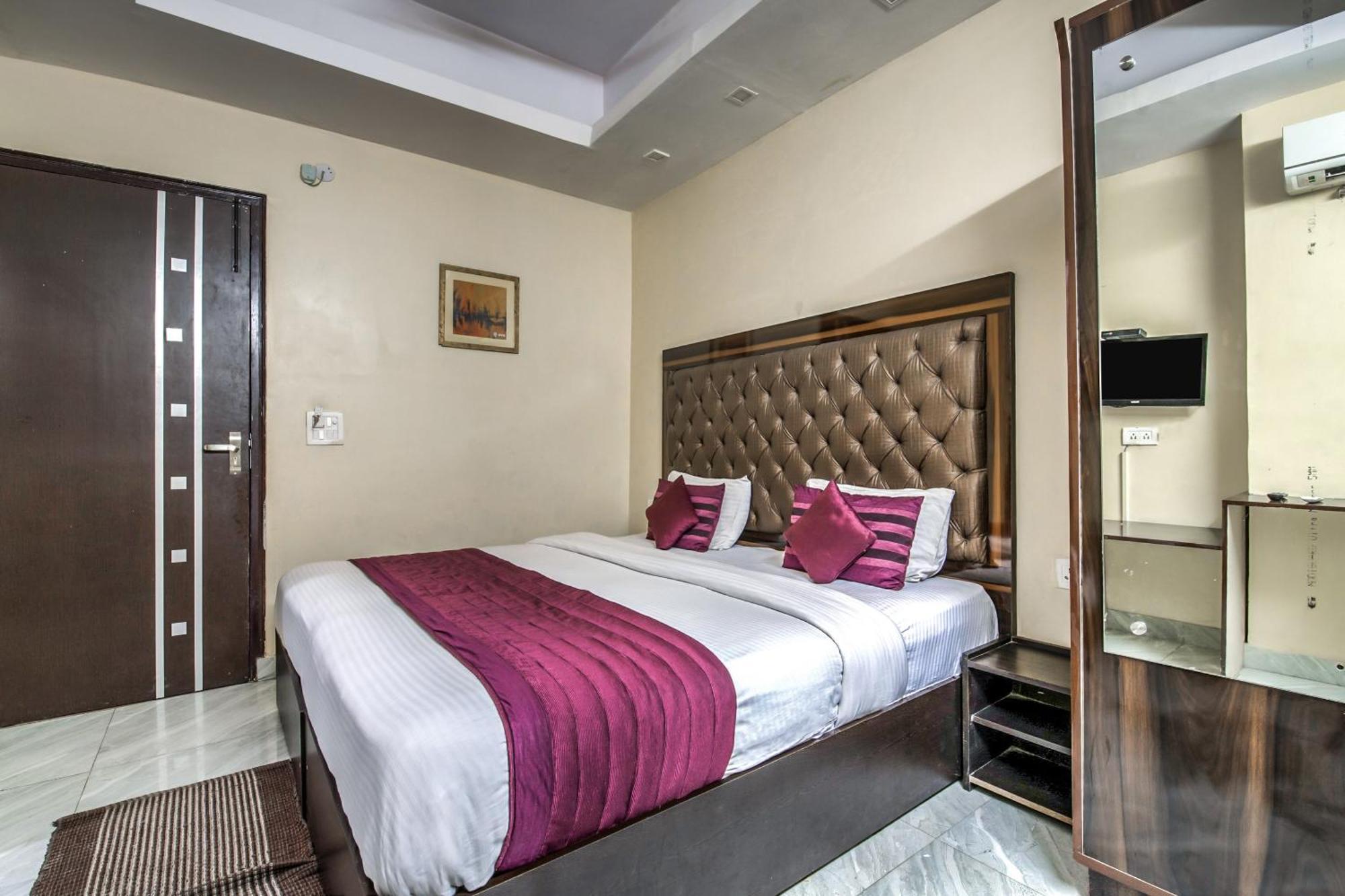 Hotel O Crosswinds Residency Indirapuram Exteriör bild